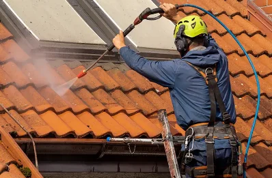 Démoussage et hydrofuge de toiture à Enval
